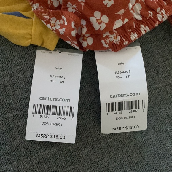 Bundle (2) Carter’s 18m rompers - Picture 2 of 2